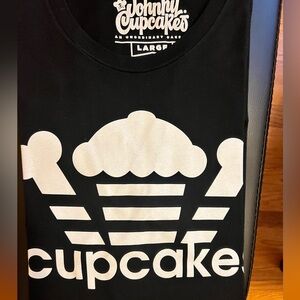 Johnny Cupcakes “brand with 3 stripes” T-Shirt 100% Cotton Size Large